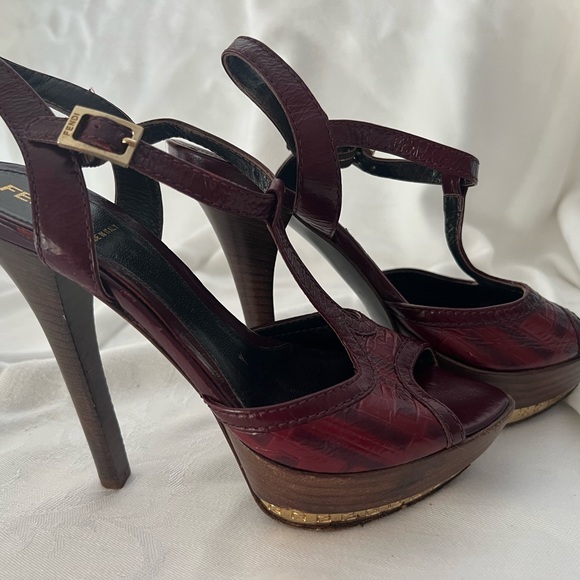 Fendi platform sandals with gold detail - Picture 5 of 11